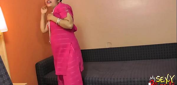  Indian hot babe Rupali sucking her dildo like giving blowjob - cutecam.org